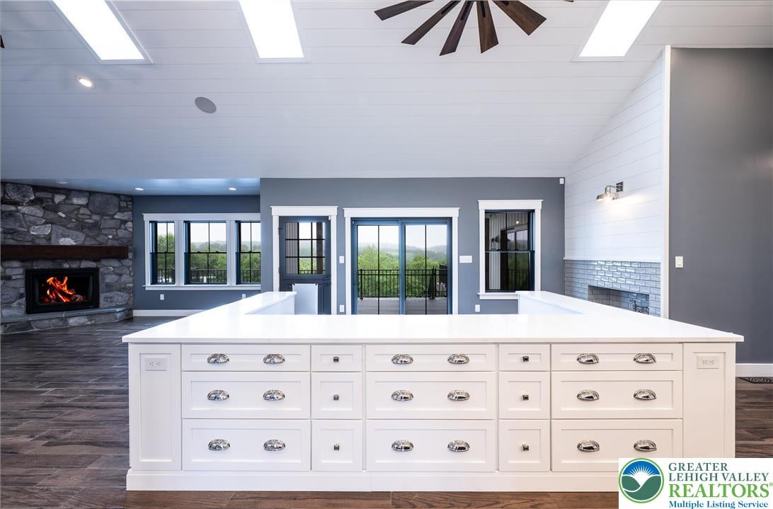 Greenwich Township, Pennsylvania, 19530, United States, ,5 BathroomsBathrooms,Residential,Active,1880295