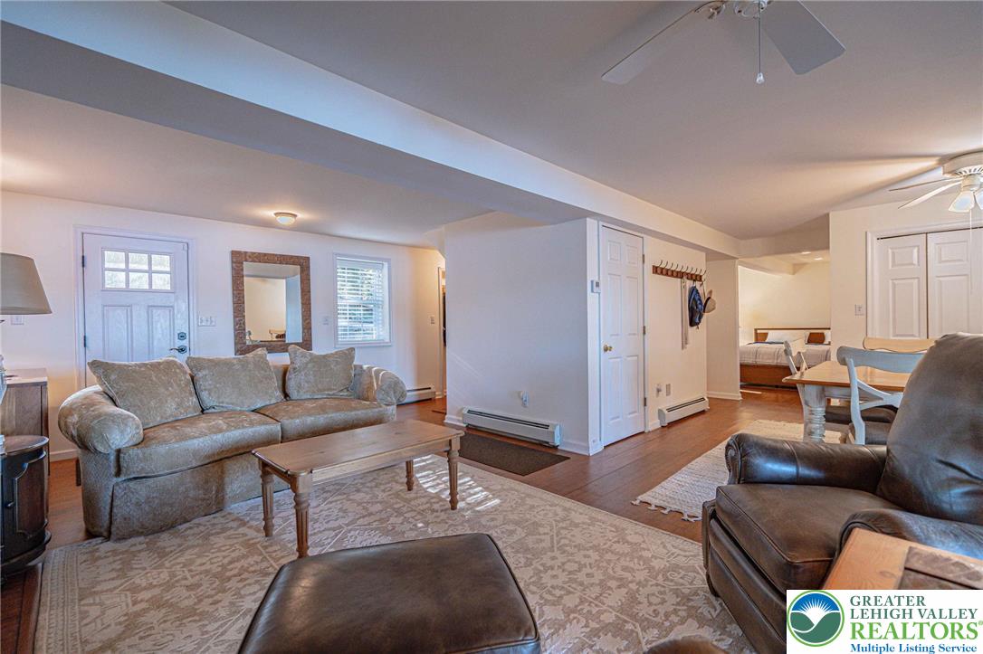 Clifton Twp, Pennsylvania, 18424, United States, 5 Bedrooms Bedrooms, ,4 BathroomsBathrooms,Residential,Active,1962171