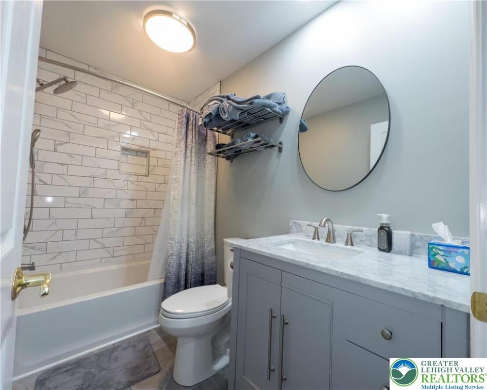 Upper Hanover Twp, Pennsylvania, 18041, United States, 7 Bedrooms Bedrooms, ,9 BathroomsBathrooms,Residential,Active,1936385