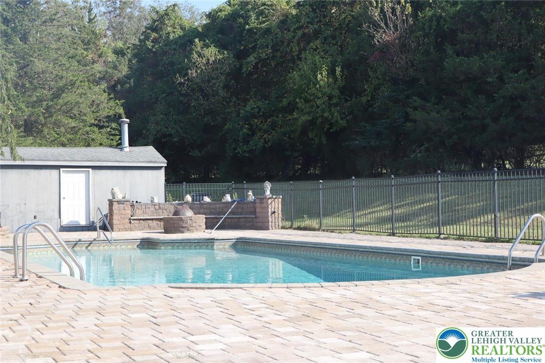 Bushkill Twp, Pennsylvania, 18064, United States, 4 Bedrooms Bedrooms, ,5 BathroomsBathrooms,Residential,Active,1945456