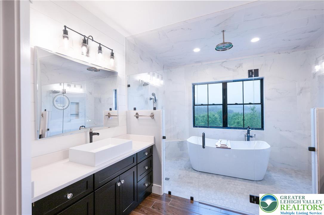 Greenwich Township, Pennsylvania, 19530, United States, ,5 BathroomsBathrooms,Residential,Active,1880295