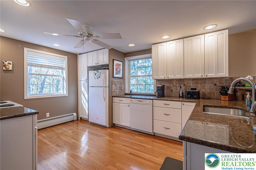 Clifton Twp, Pennsylvania, 18424, United States, 5 Bedrooms Bedrooms, ,4 BathroomsBathrooms,Residential,Active,1962171