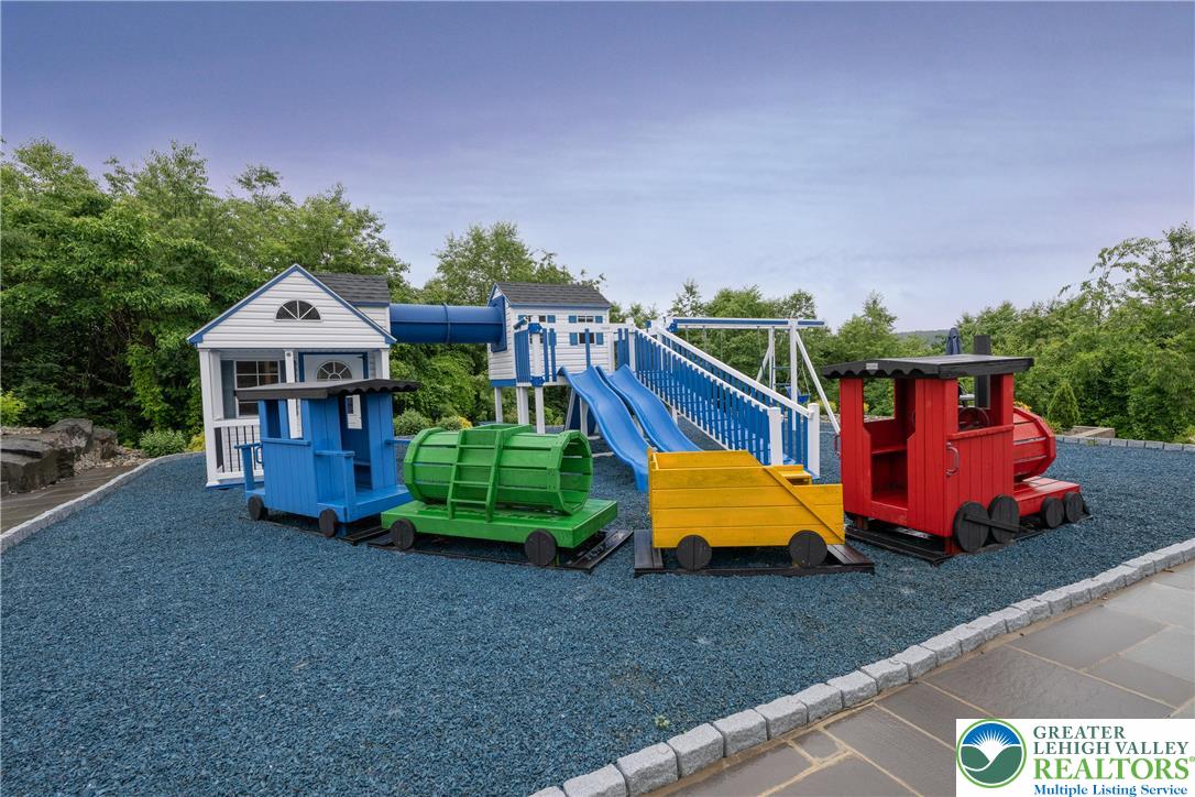 Greenwich Township, Pennsylvania, 19530, United States, ,5 BathroomsBathrooms,Residential,Active,1880295