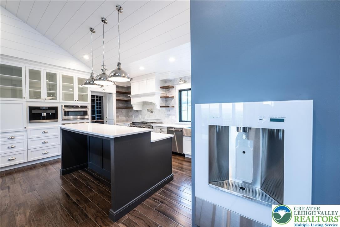 Greenwich Twp, Pennsylvania, 19530, United States, 6 Bedrooms Bedrooms, ,5 BathroomsBathrooms,Residential,Active,1967300