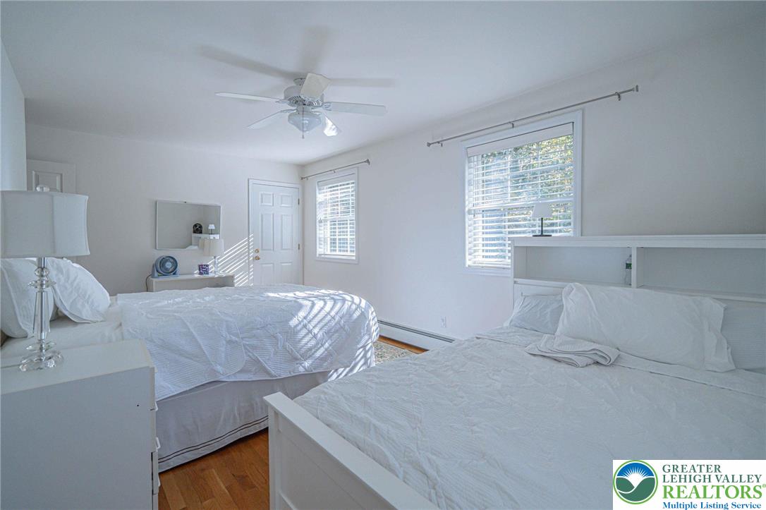 Clifton Twp, Pennsylvania, 18424, United States, 5 Bedrooms Bedrooms, ,4 BathroomsBathrooms,Residential,Active,1962171