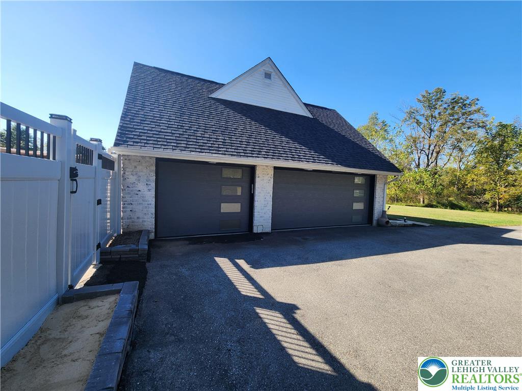 Bushkill Twp, Pennsylvania, 18064, United States, 4 Bedrooms Bedrooms, ,5 BathroomsBathrooms,Residential,Active,1945456