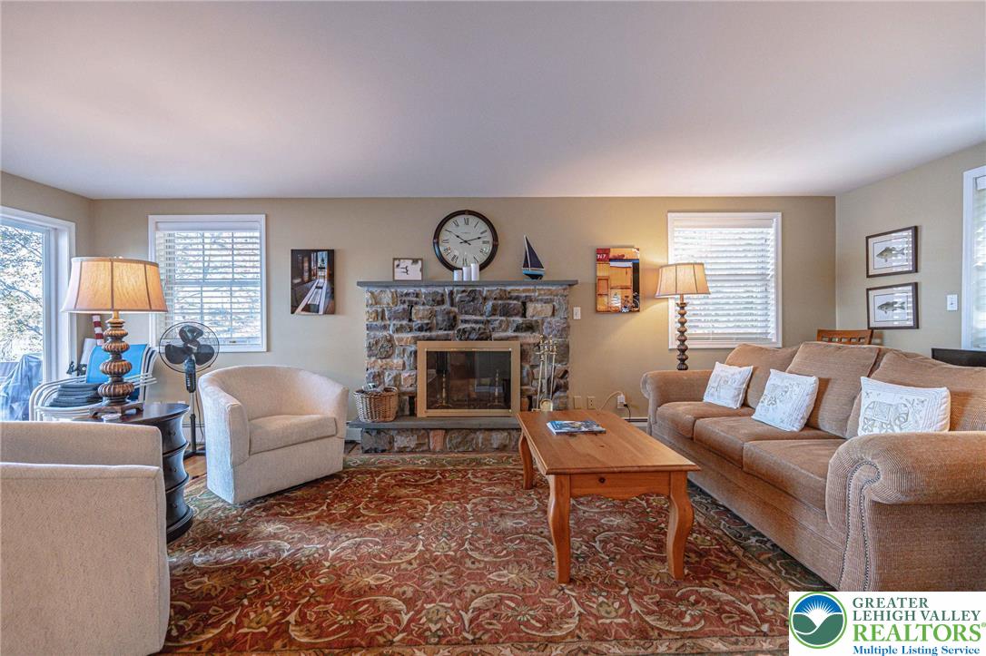 Clifton Twp, Pennsylvania, 18424, United States, 5 Bedrooms Bedrooms, ,4 BathroomsBathrooms,Residential,Active,1962171