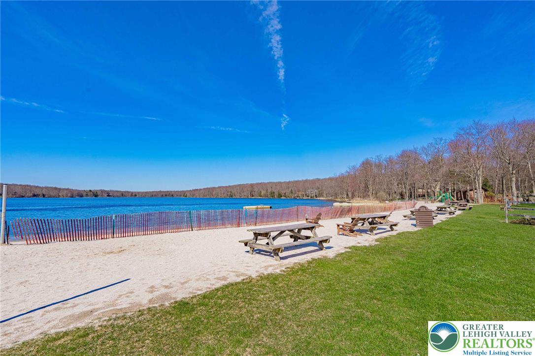 Clifton Twp, Pennsylvania, 18424, United States, 5 Bedrooms Bedrooms, ,4 BathroomsBathrooms,Residential,Active,1962171