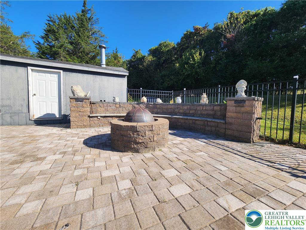 Bushkill Twp, Pennsylvania, 18064, United States, 4 Bedrooms Bedrooms, ,5 BathroomsBathrooms,Residential,Active,1945456