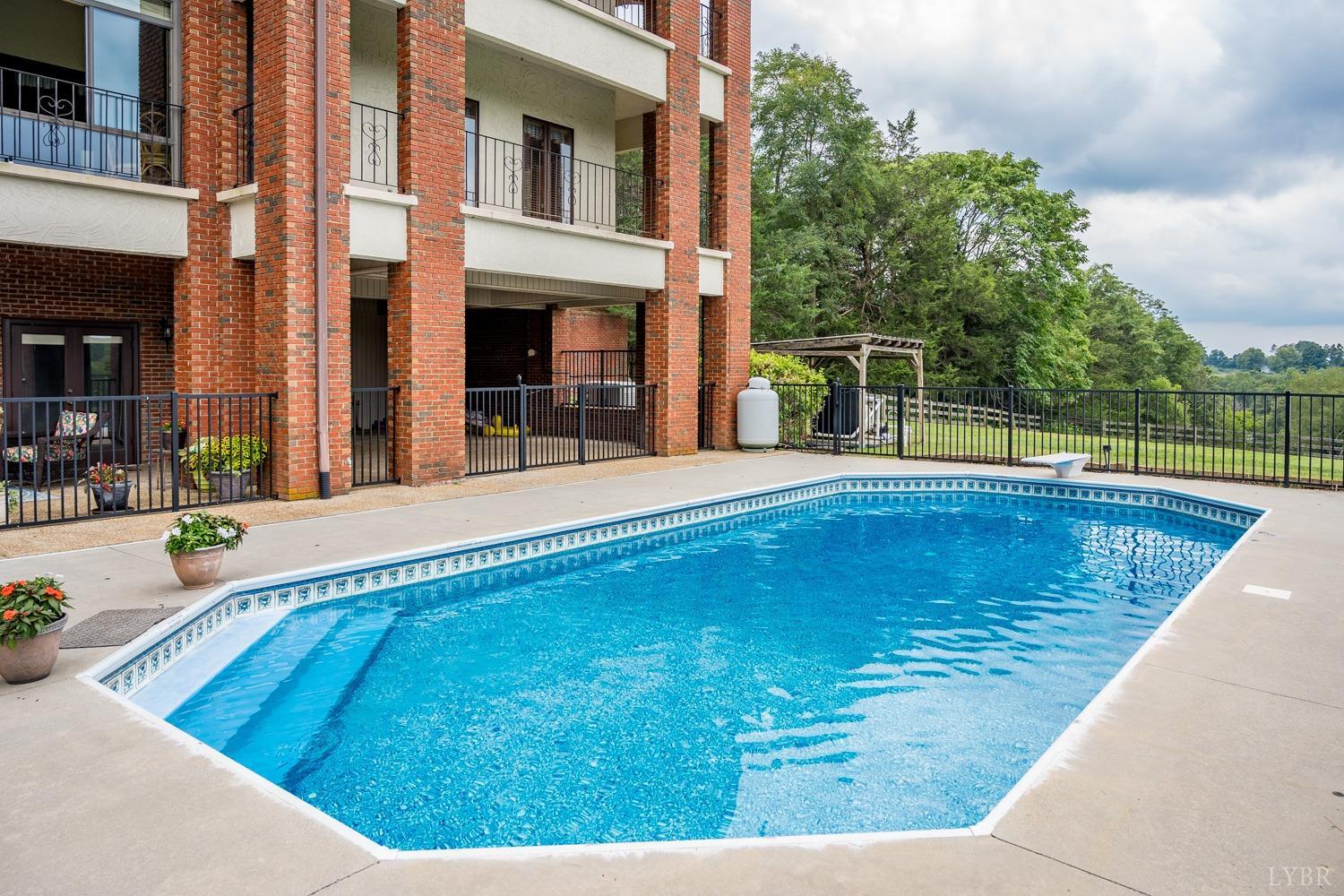 Goode, Virginia, 24556, United States, 4 Bedrooms Bedrooms, ,6 BathroomsBathrooms,Residential,Active,1703981