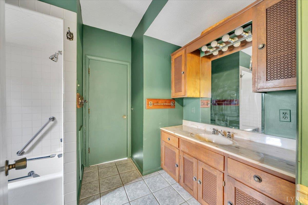 Huddleston, Virginia, 24104, United States, 5 Bedrooms Bedrooms, ,4 BathroomsBathrooms,Residential,Active,2023930