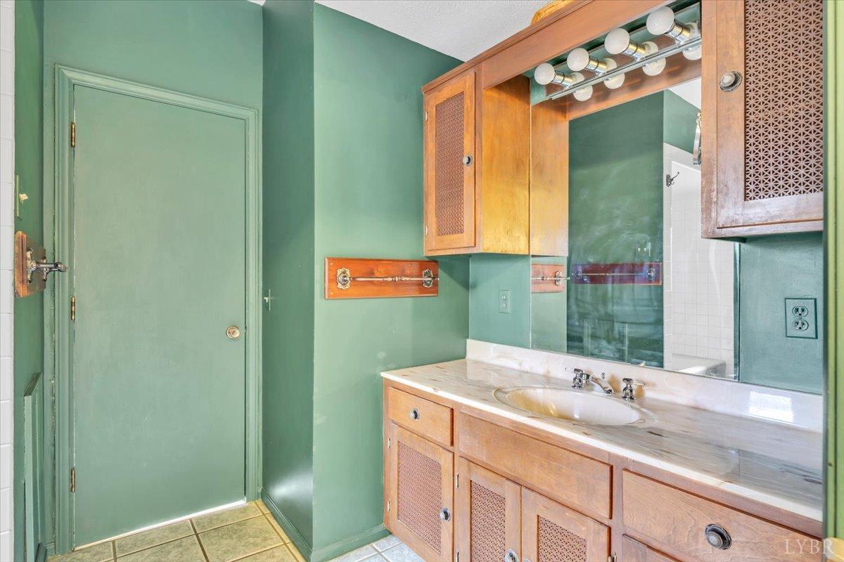 Huddleston, Virginia, 24104, United States, 5 Bedrooms Bedrooms, ,4 BathroomsBathrooms,Residential,Active,2023930