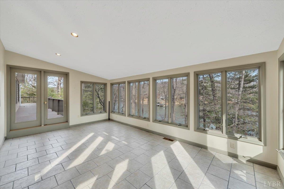 Huddleston, Virginia, 24104, United States, 5 Bedrooms Bedrooms, ,4 BathroomsBathrooms,Residential,Active,2023930