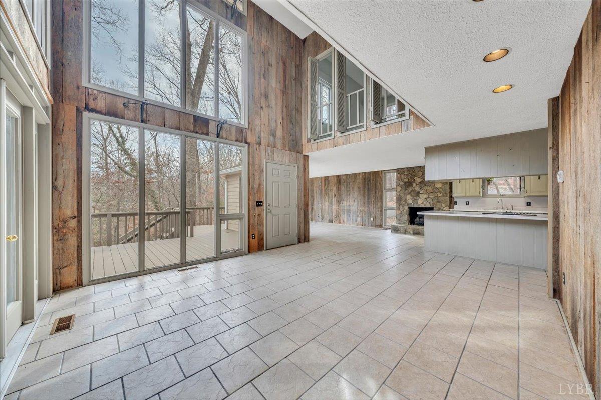 Huddleston, Virginia, 24104, United States, 5 Bedrooms Bedrooms, ,4 BathroomsBathrooms,Residential,Active,2023930