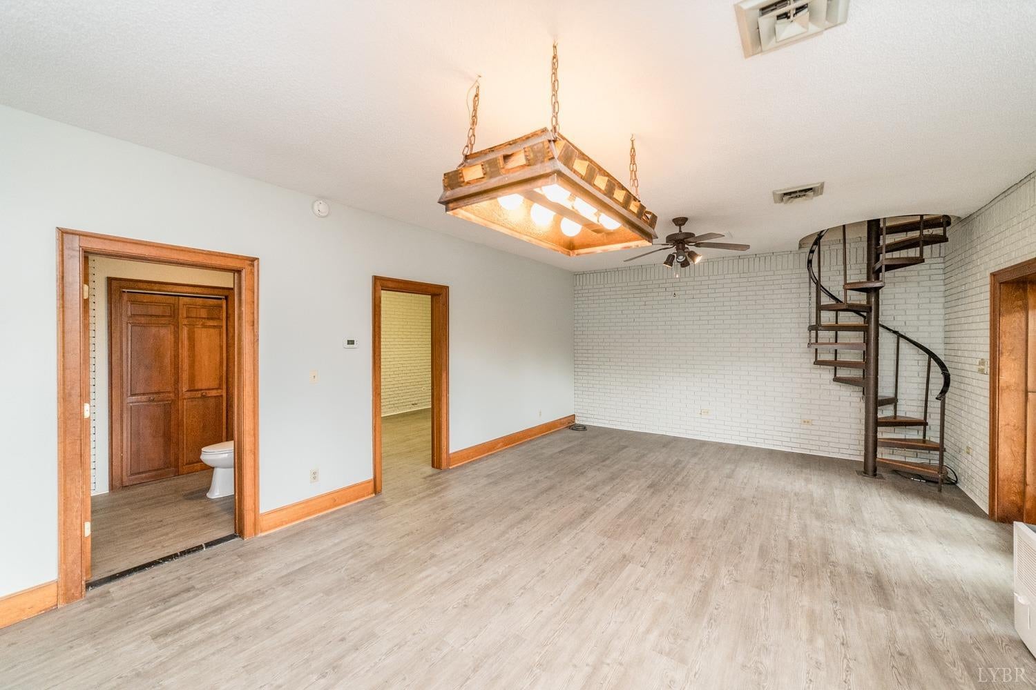 Goode, Virginia, 24556, United States, 4 Bedrooms Bedrooms, ,6 BathroomsBathrooms,Residential,Active,1703981