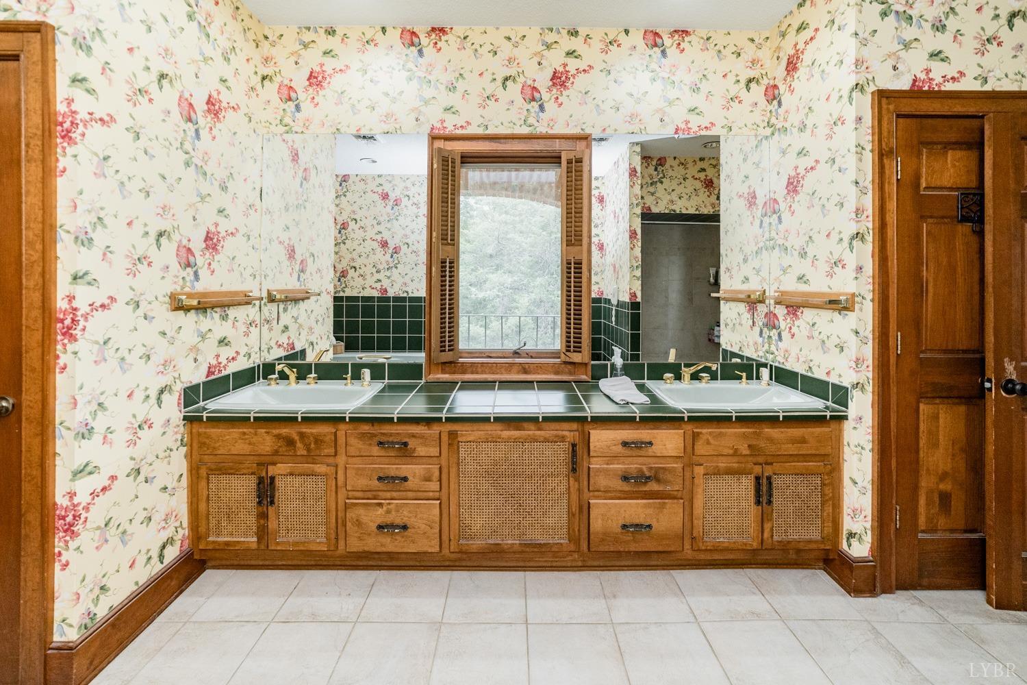 Goode, Virginia, 24556, United States, 4 Bedrooms Bedrooms, ,6 BathroomsBathrooms,Residential,Active,1703981