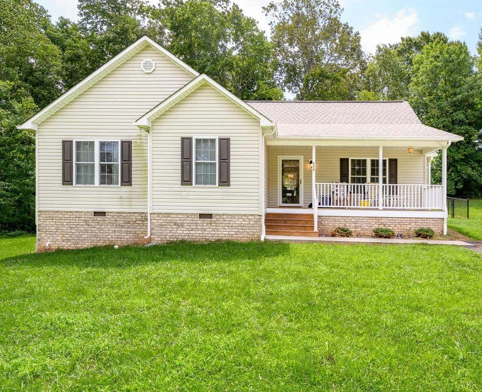 258 PINE ST, APPOMATTOX, VA 24522, photo 1 of 52