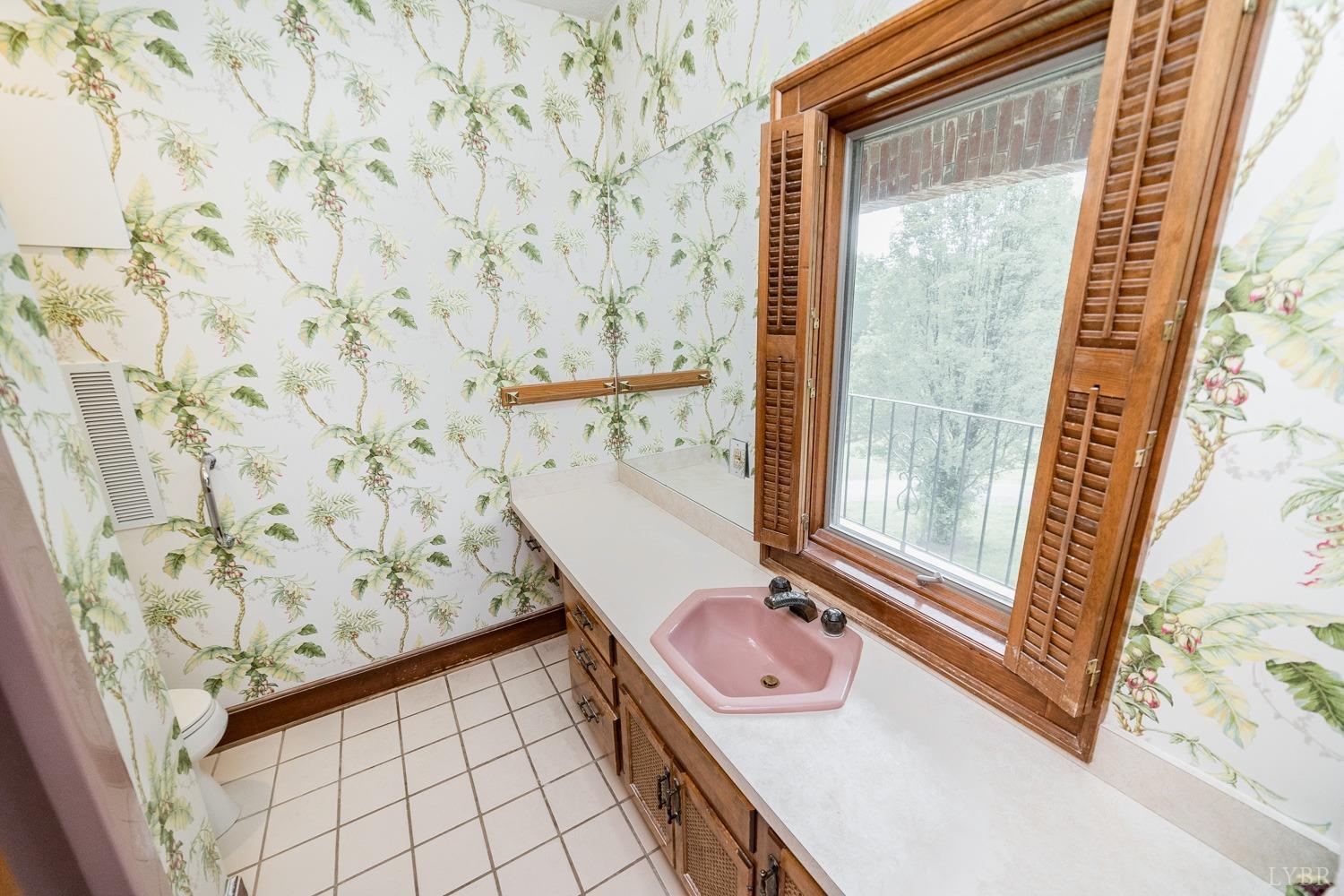 Goode, Virginia, 24556, United States, 4 Bedrooms Bedrooms, ,6 BathroomsBathrooms,Residential,Active,1703981