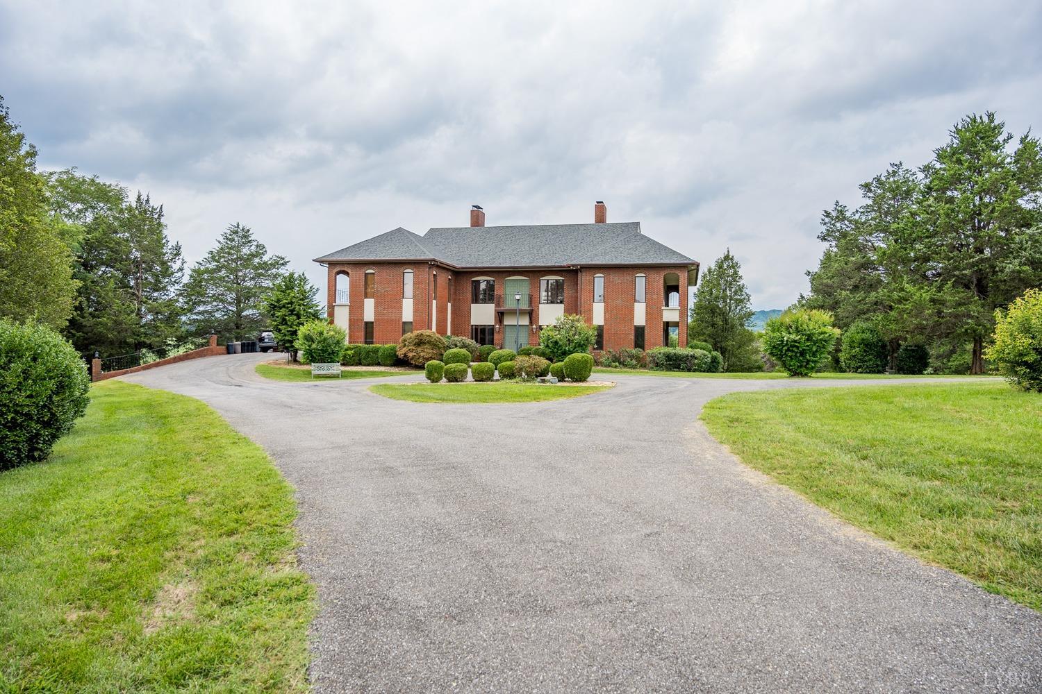 Goode, Virginia, 24556, United States, 4 Bedrooms Bedrooms, ,6 BathroomsBathrooms,Residential,Active,1703981