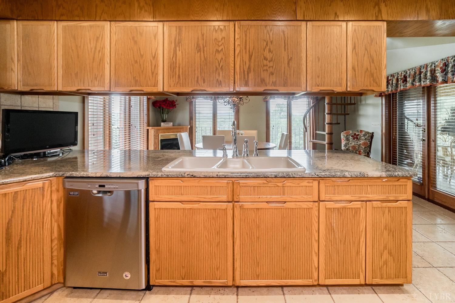 Goode, Virginia, 24556, United States, 4 Bedrooms Bedrooms, ,6 BathroomsBathrooms,Residential,Active,1703981