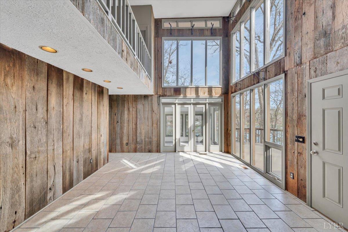 Huddleston, Virginia, 24104, United States, 5 Bedrooms Bedrooms, ,4 BathroomsBathrooms,Residential,Active,2023930