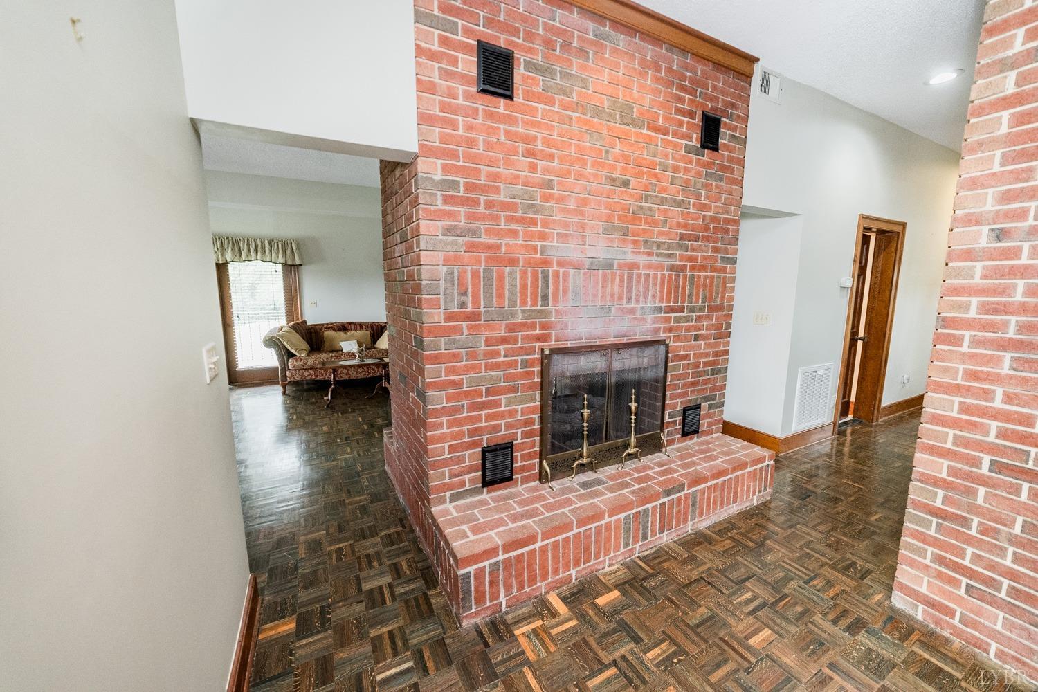 Goode, Virginia, 24556, United States, 4 Bedrooms Bedrooms, ,6 BathroomsBathrooms,Residential,Active,1703981