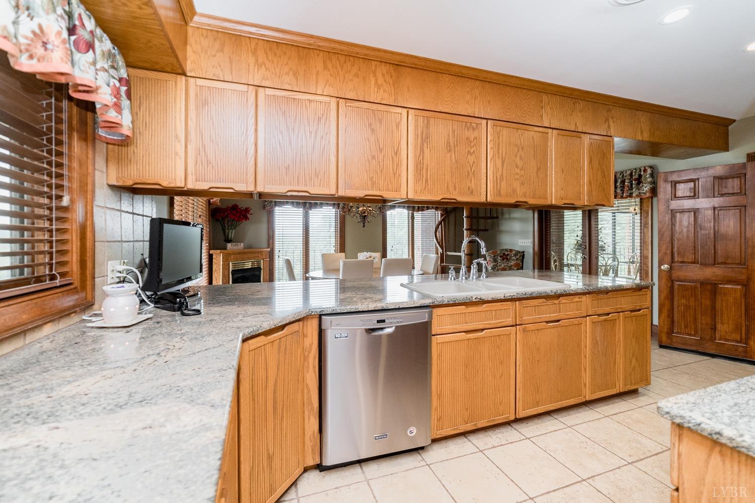 Goode, Virginia, 24556, United States, 4 Bedrooms Bedrooms, ,6 BathroomsBathrooms,Residential,Active,1703981