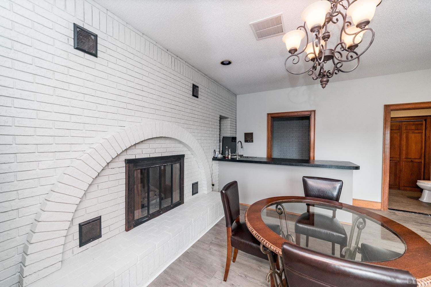 Goode, Virginia, 24556, United States, 4 Bedrooms Bedrooms, ,6 BathroomsBathrooms,Residential,Active,1703981