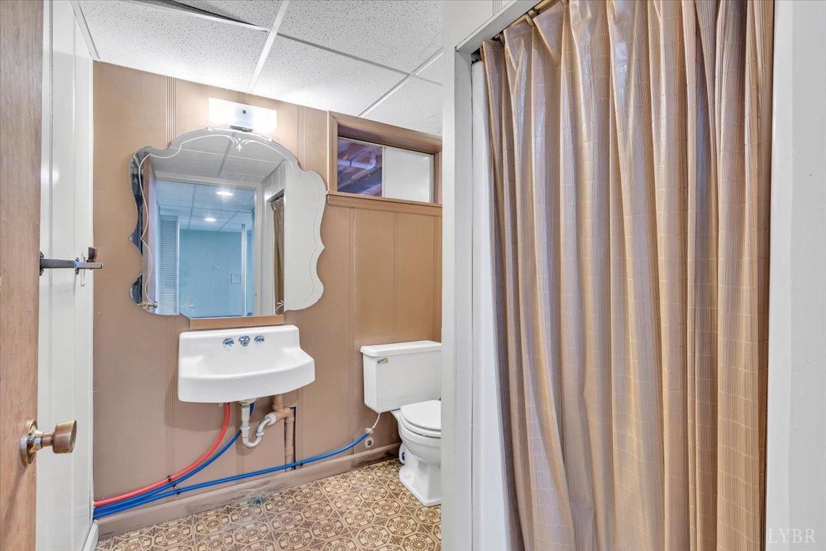 Huddleston, Virginia, 24104, United States, 5 Bedrooms Bedrooms, ,4 BathroomsBathrooms,Residential,Active,2023930