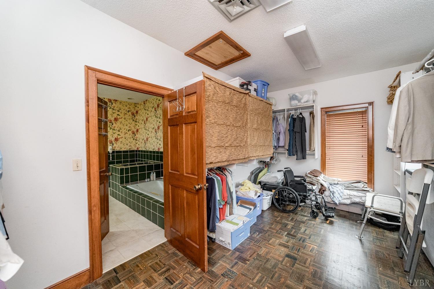 Goode, Virginia, 24556, United States, 4 Bedrooms Bedrooms, ,6 BathroomsBathrooms,Residential,Active,1703981