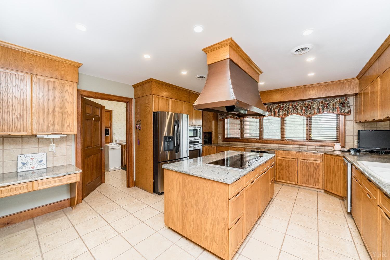 Goode, Virginia, 24556, United States, 4 Bedrooms Bedrooms, ,6 BathroomsBathrooms,Residential,Active,1703981