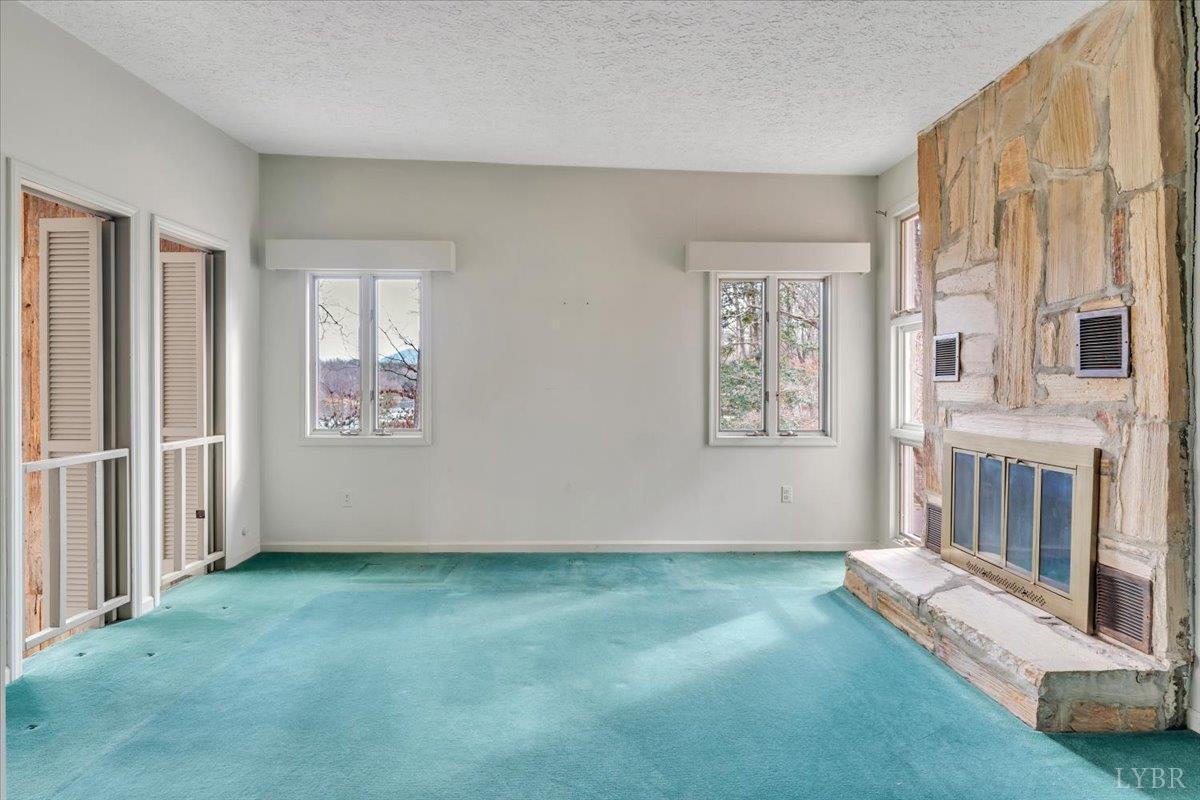 Huddleston, Virginia, 24104, United States, 5 Bedrooms Bedrooms, ,4 BathroomsBathrooms,Residential,Active,2023930