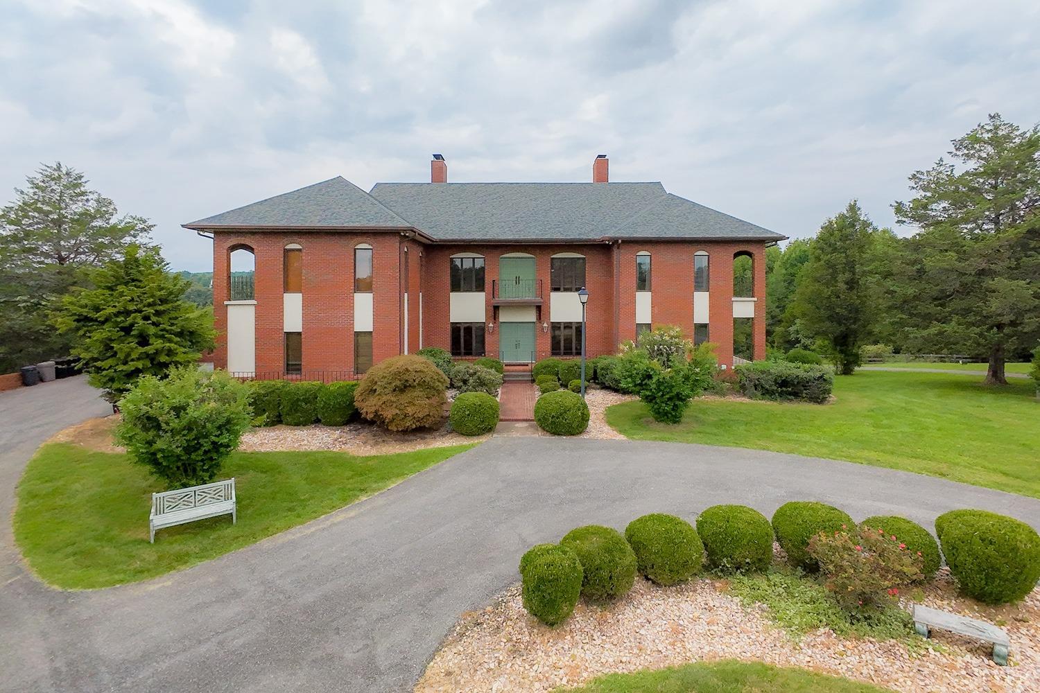 Goode, Virginia, 24556, United States, 4 Bedrooms Bedrooms, ,6 BathroomsBathrooms,Residential,Active,1703981