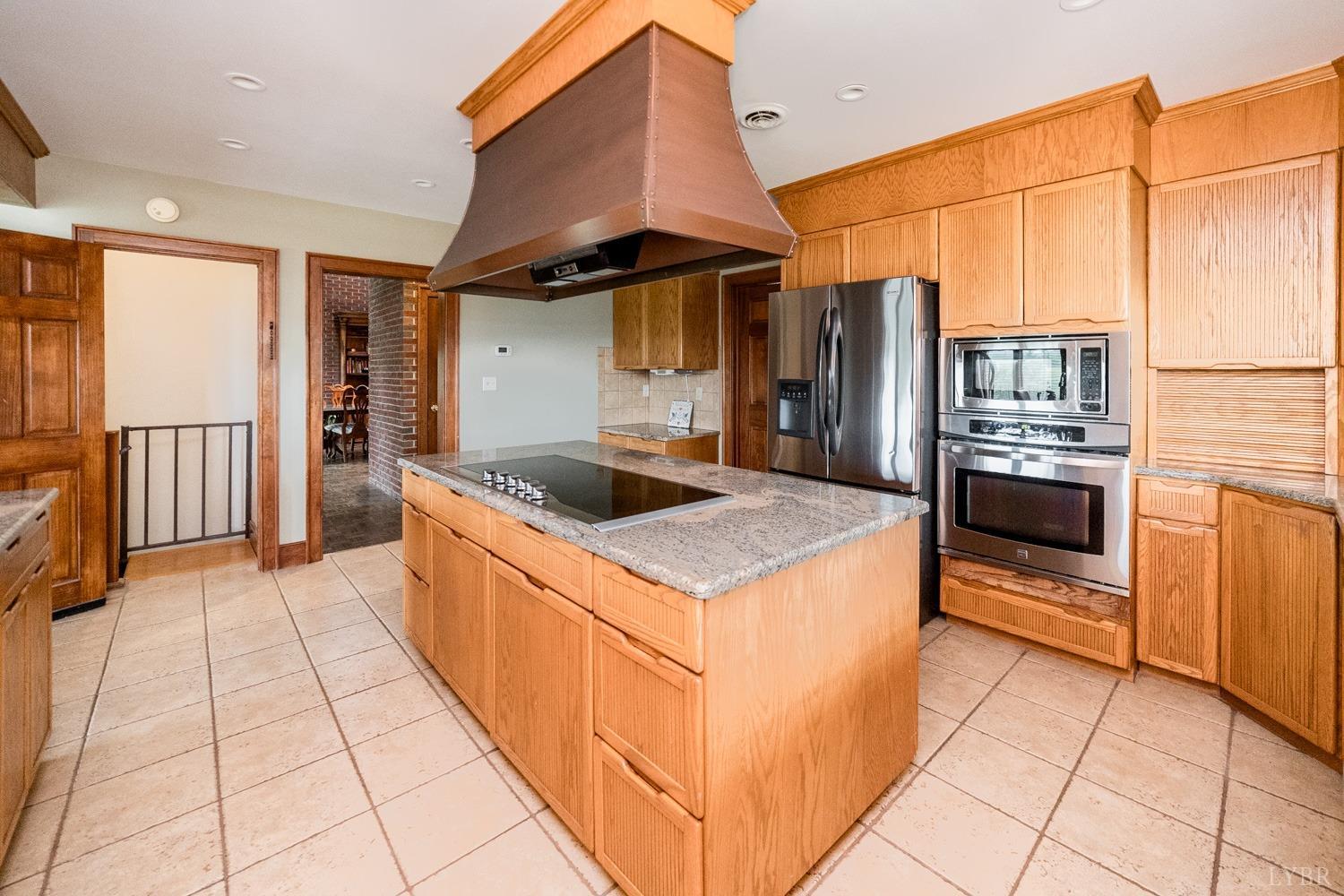 Goode, Virginia, 24556, United States, 4 Bedrooms Bedrooms, ,6 BathroomsBathrooms,Residential,Active,1703981