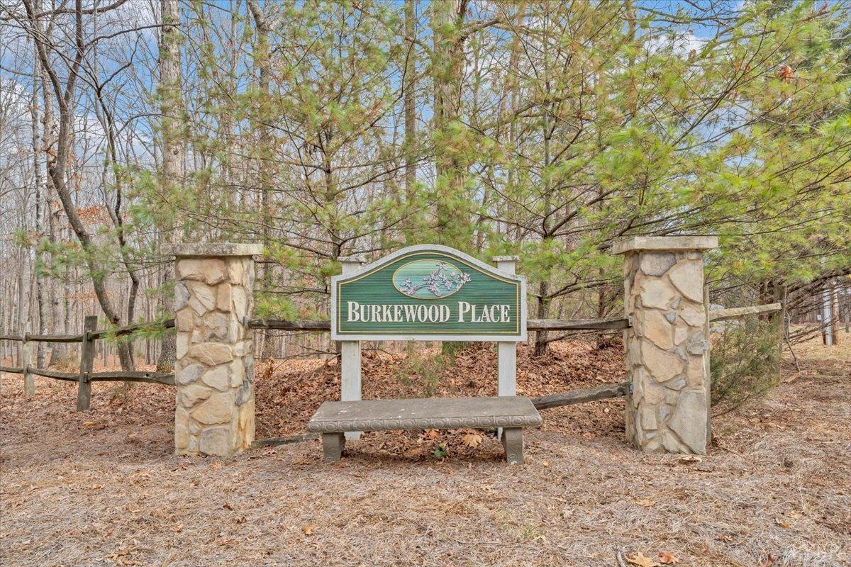 Huddleston, Virginia, 24104, United States, 5 Bedrooms Bedrooms, ,4 BathroomsBathrooms,Residential,Active,2023930