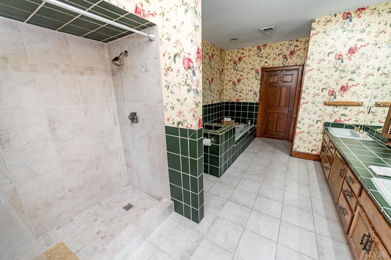 Goode, Virginia, 24556, United States, 4 Bedrooms Bedrooms, ,6 BathroomsBathrooms,Residential,Active,1703981