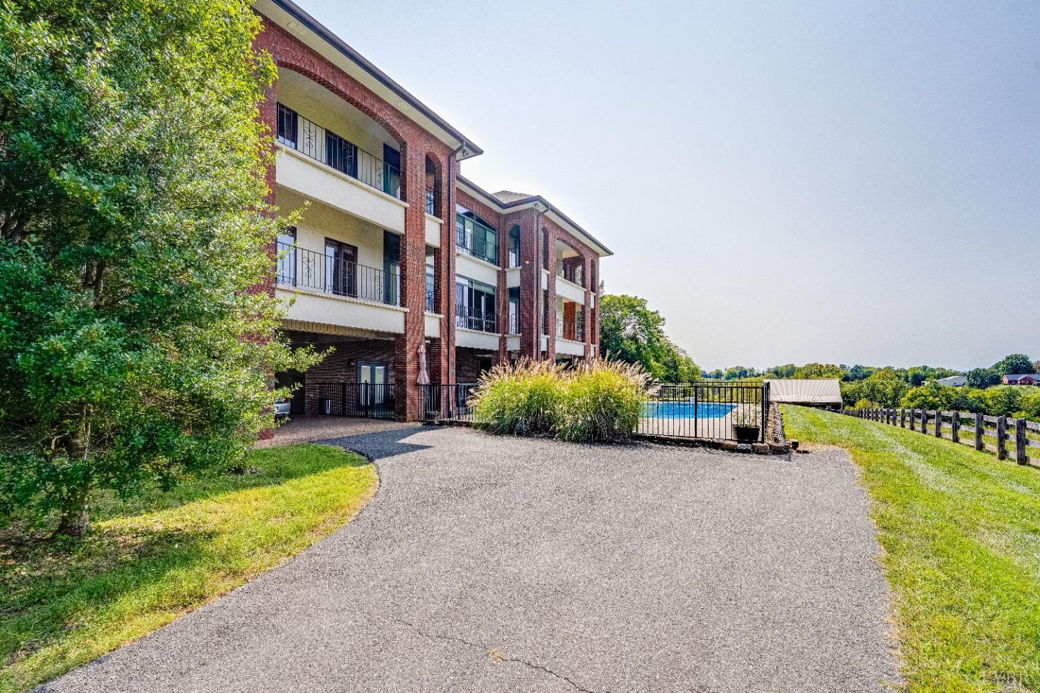 Goode, Virginia, 24556, United States, 4 Bedrooms Bedrooms, ,6 BathroomsBathrooms,Residential,Active,1703981