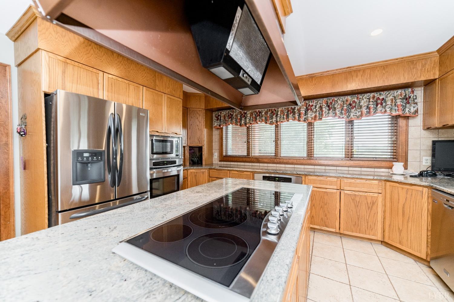 Goode, Virginia, 24556, United States, 4 Bedrooms Bedrooms, ,6 BathroomsBathrooms,Residential,Active,1703981