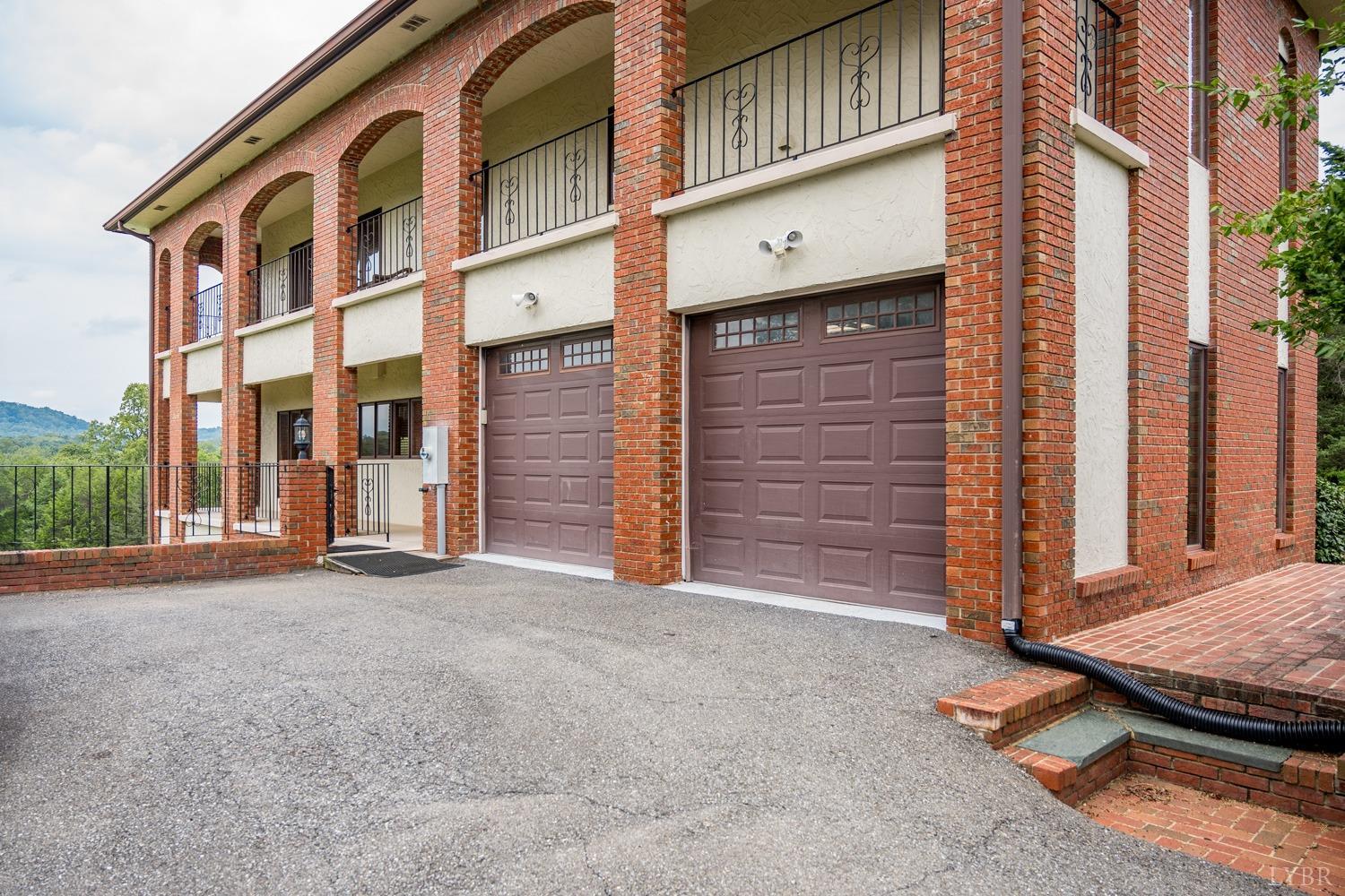 Goode, Virginia, 24556, United States, 4 Bedrooms Bedrooms, ,6 BathroomsBathrooms,Residential,Active,1703981