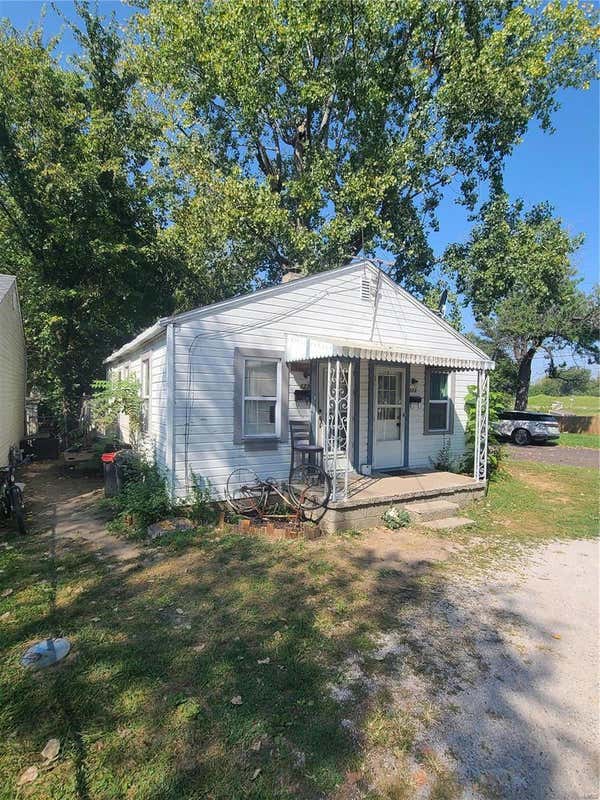 121 HANNER ST, EAST ALTON, IL 62024, photo 1 of 3