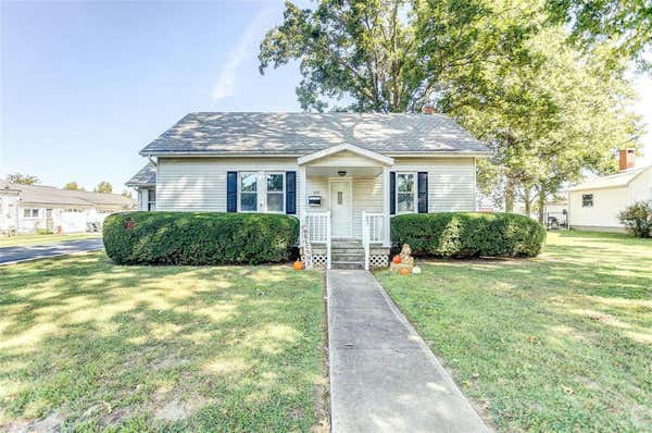 809 W MAPLE ST, NASHVILLE, IL 62263 - Image 1