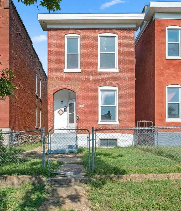 6821 MINNESOTA AVE, ST LOUIS, MO 63111, photo 1 of 27