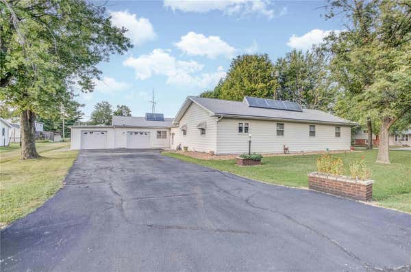 701 MAPLE ST, HILLSBORO, IL 62049 - Image 1