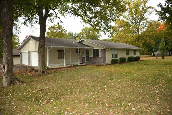 70 S MEADOW LN, GLEN CARBON, IL 62034, photo 3 of 28