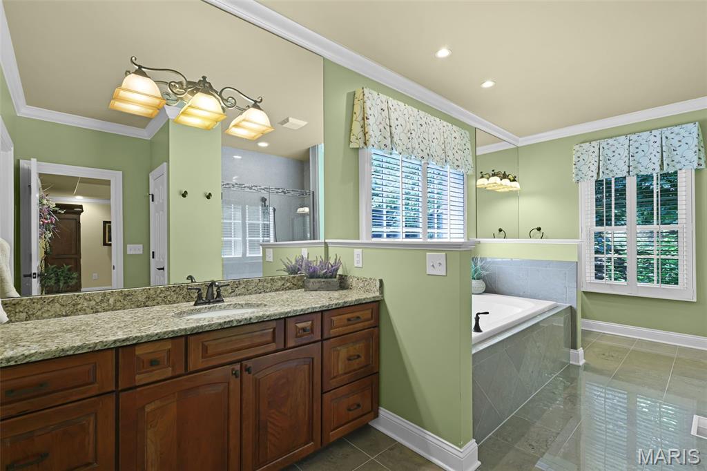 Edwardsville, Illinois, 62025, United States, 4 Bedrooms Bedrooms, ,6 BathroomsBathrooms,Residential,Active,1998604