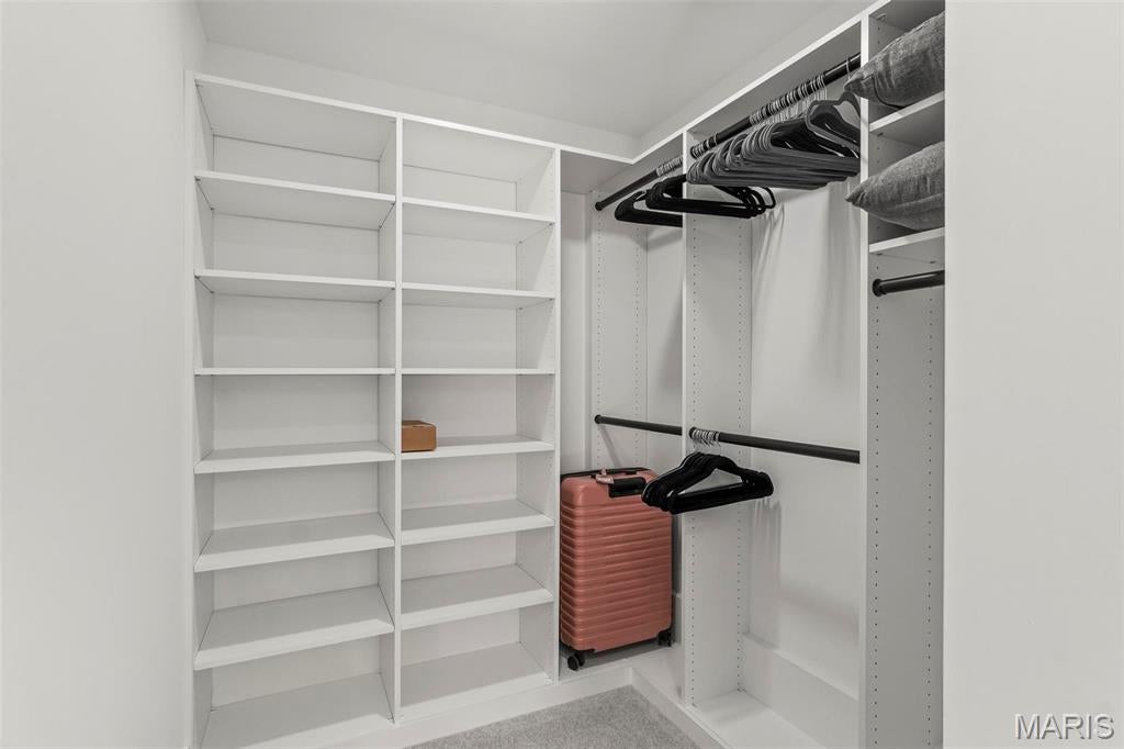 Edwardsville, Illinois, 62025, United States, 4 Bedrooms Bedrooms, ,4 BathroomsBathrooms,Residential,Active,1985874