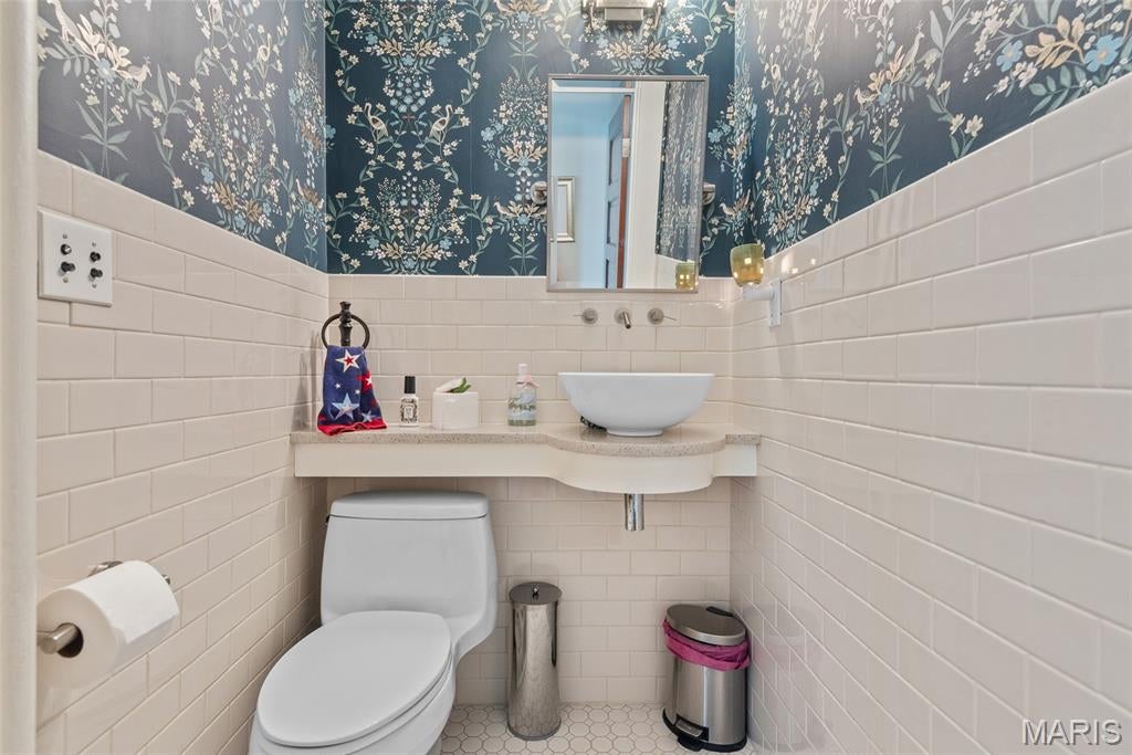Edwardsville, Illinois, 62025, United States, 6 Bedrooms Bedrooms, ,5 BathroomsBathrooms,Residential,Active,1824912