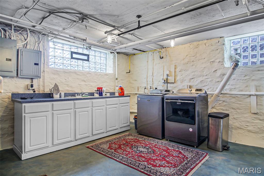 Clayton, Missouri, 63105, United States, 5 Bedrooms Bedrooms, ,5 BathroomsBathrooms,Residential,Active,1965855