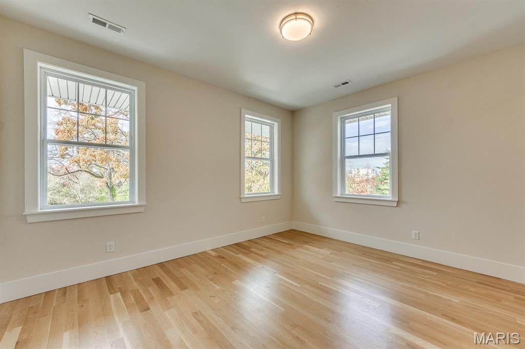 Webster Groves, Missouri, 63119, United States, 4 Bedrooms Bedrooms, ,4 BathroomsBathrooms,Residential,Active,1992552