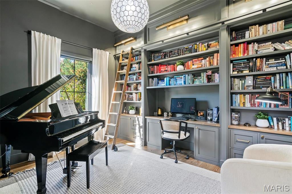 Edwardsville, Illinois, 62025, United States, 4 Bedrooms Bedrooms, ,4 BathroomsBathrooms,Residential,Active,1985874